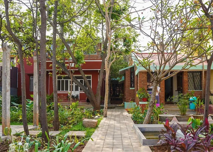Rahees Bi Roambay - Backpacker Hostel Mysore